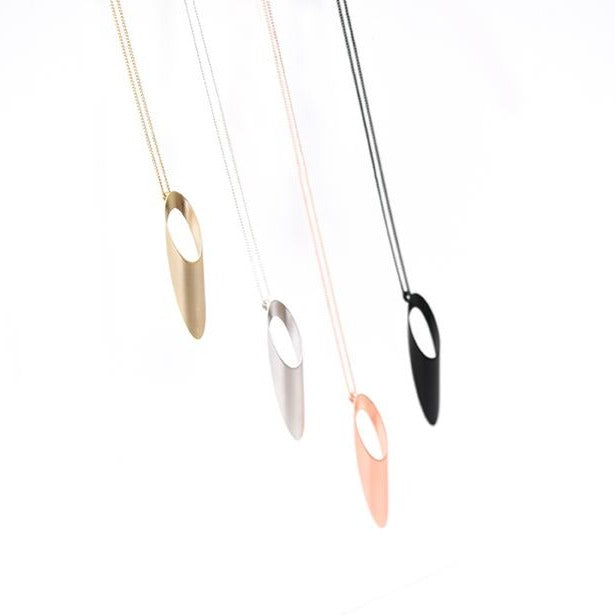 
                  
                    This delicate oblong slice is a eye-catching short necklace hanging on a thin curb chain.
                  
                